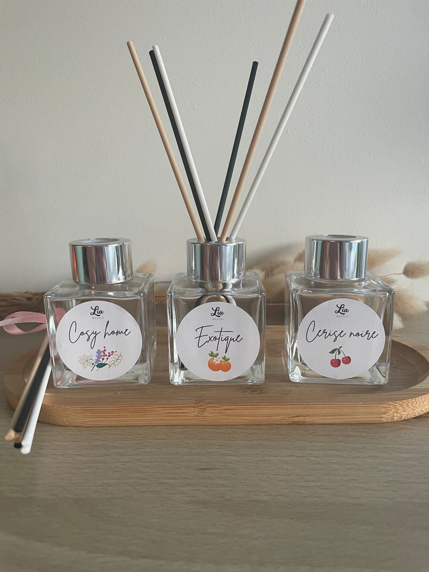 Diffuseur à tiges, parfum d'ambiance, bougies parfumées, artisanat fait main, créateur francais, parfumez sa maison de facon saine, sans produit toxique, huile végétale neutre, parfum de Grasse, bien-etre à la maison cocooning