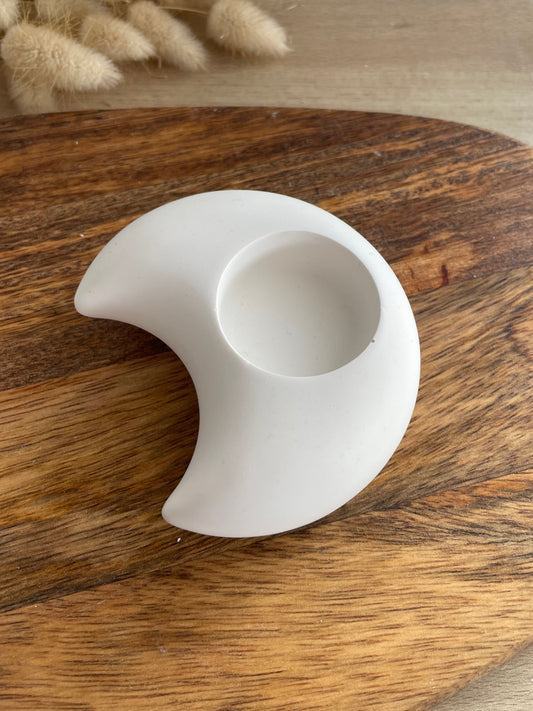 Objet décoratif en forme de croissant de lune fait à la main en jesmonite résine écologique et durable style épuré décoration intérieure