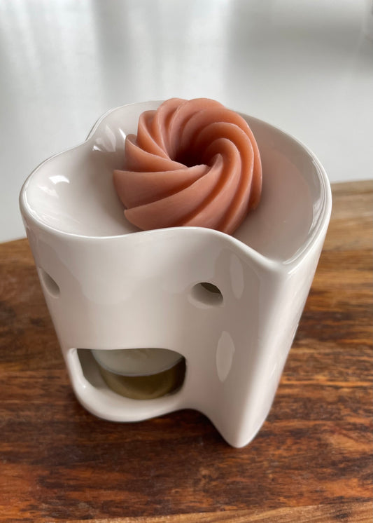 lait d'amande fondant parfume pour parfumer sa maison de facon saine et non toxique grace a de la cire vegetale d'olive et des parfums de qualite en provenance de grasse