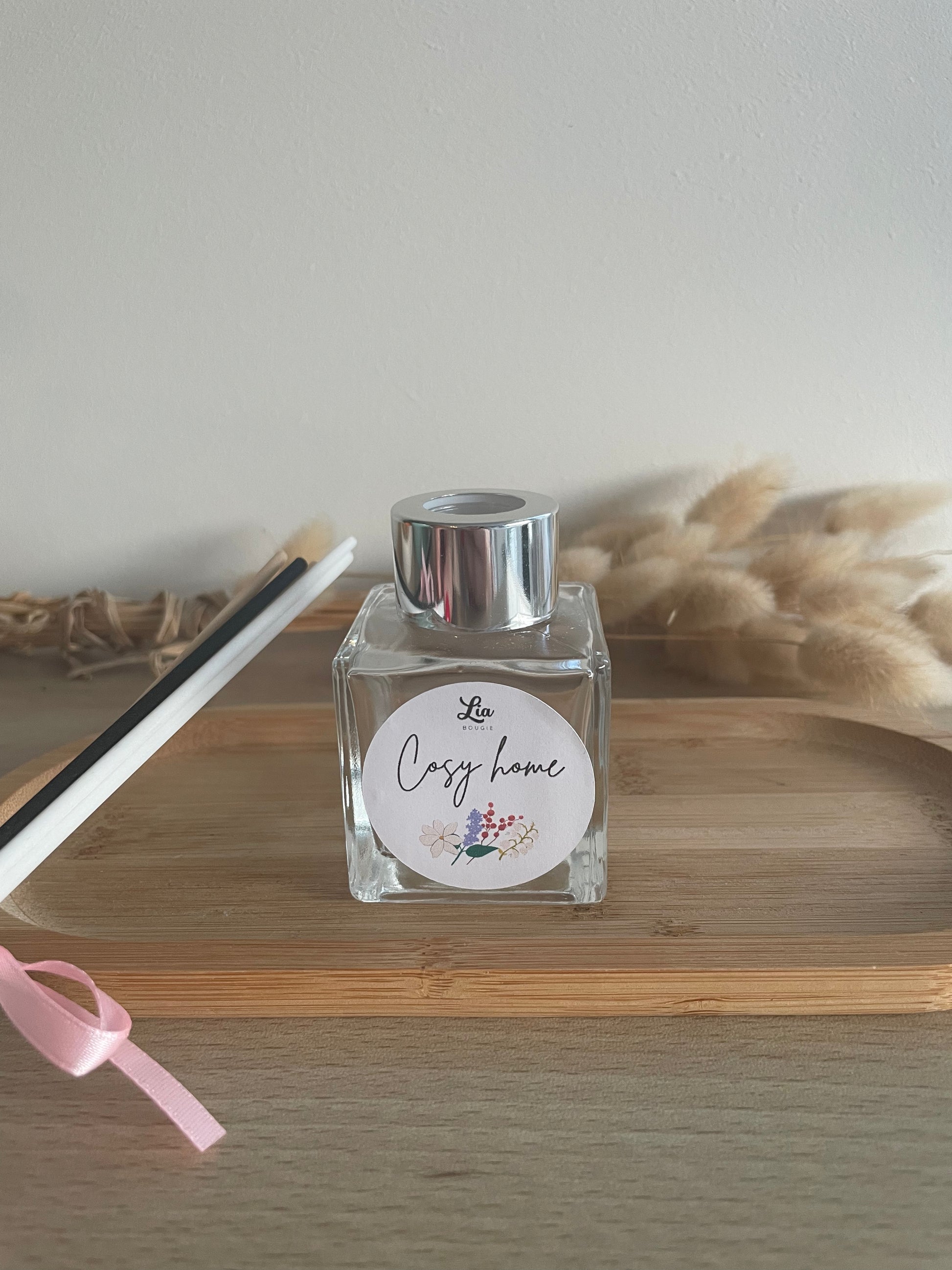 Diffuseur à tiges, parfum d'ambiance, bougies parfumées, artisanat fait main, créateur francais, parfumez sa maison de facon saine, sans produit toxique, huile végétale neutre, parfum de Grasse, bien-etre à la maison cocooning senteur cosy home