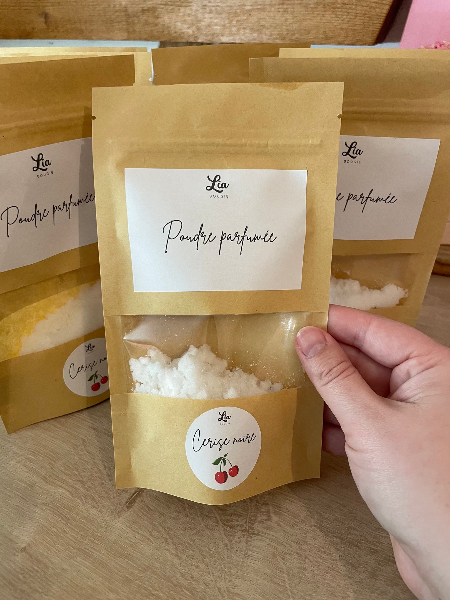 Poudre parfumée pour aspirateur