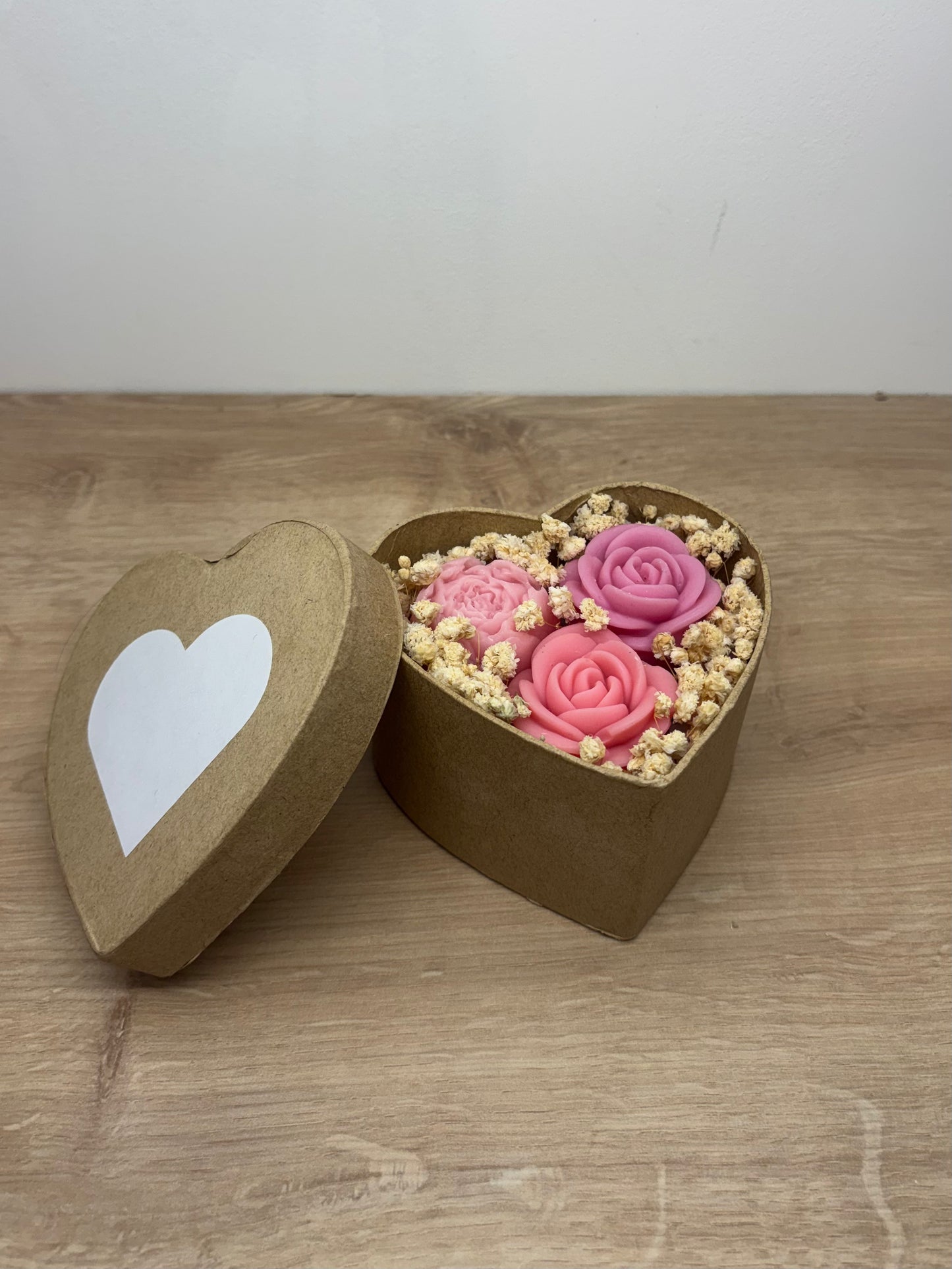 Petit Bouquet de fleurs de Fondants Parfumés – Cerise noire - Format Cœur avec couvercle