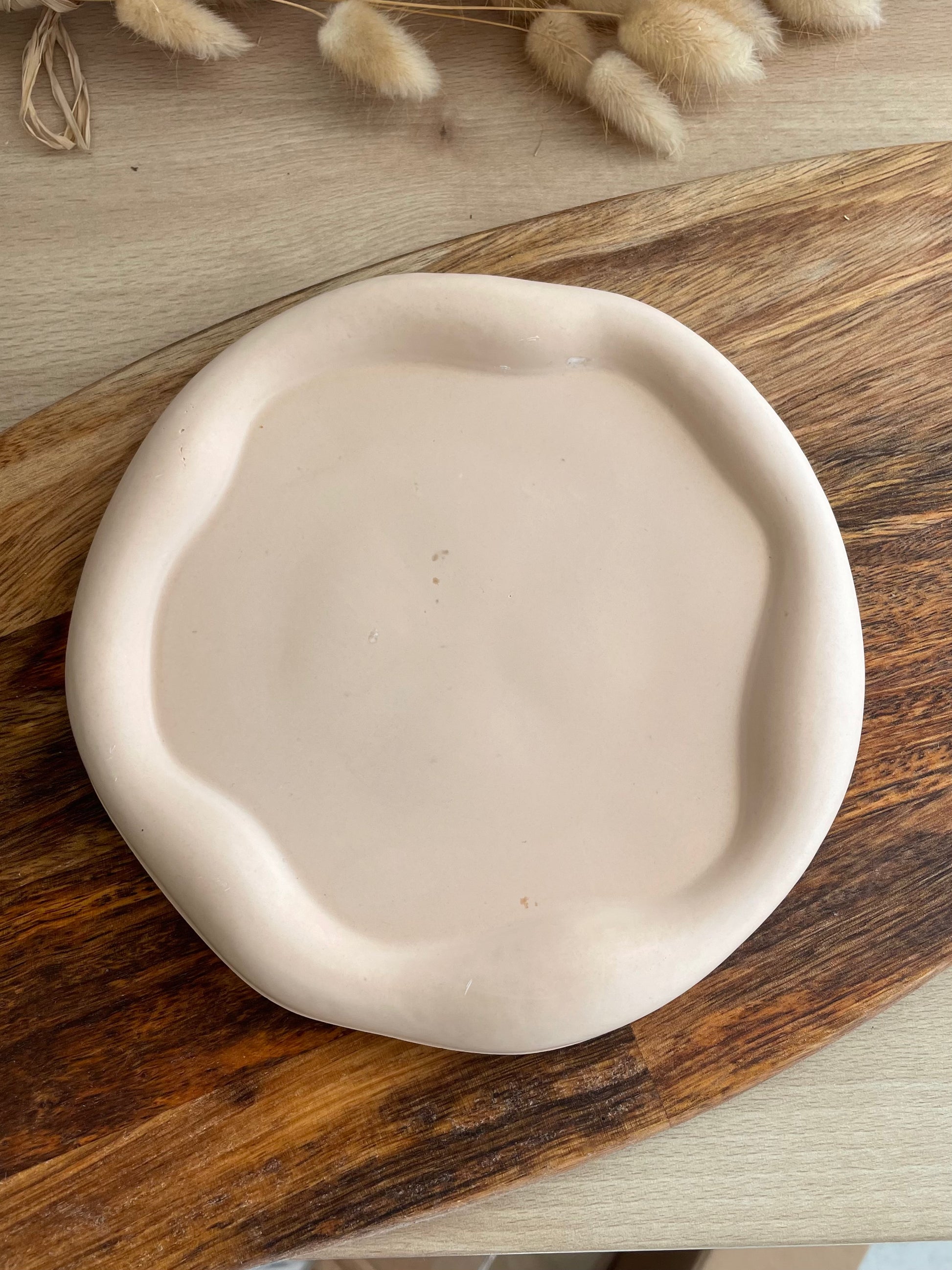 Plateau decoratif vide poche decoration interieure fait main artisanal en jesmonite pose bougie