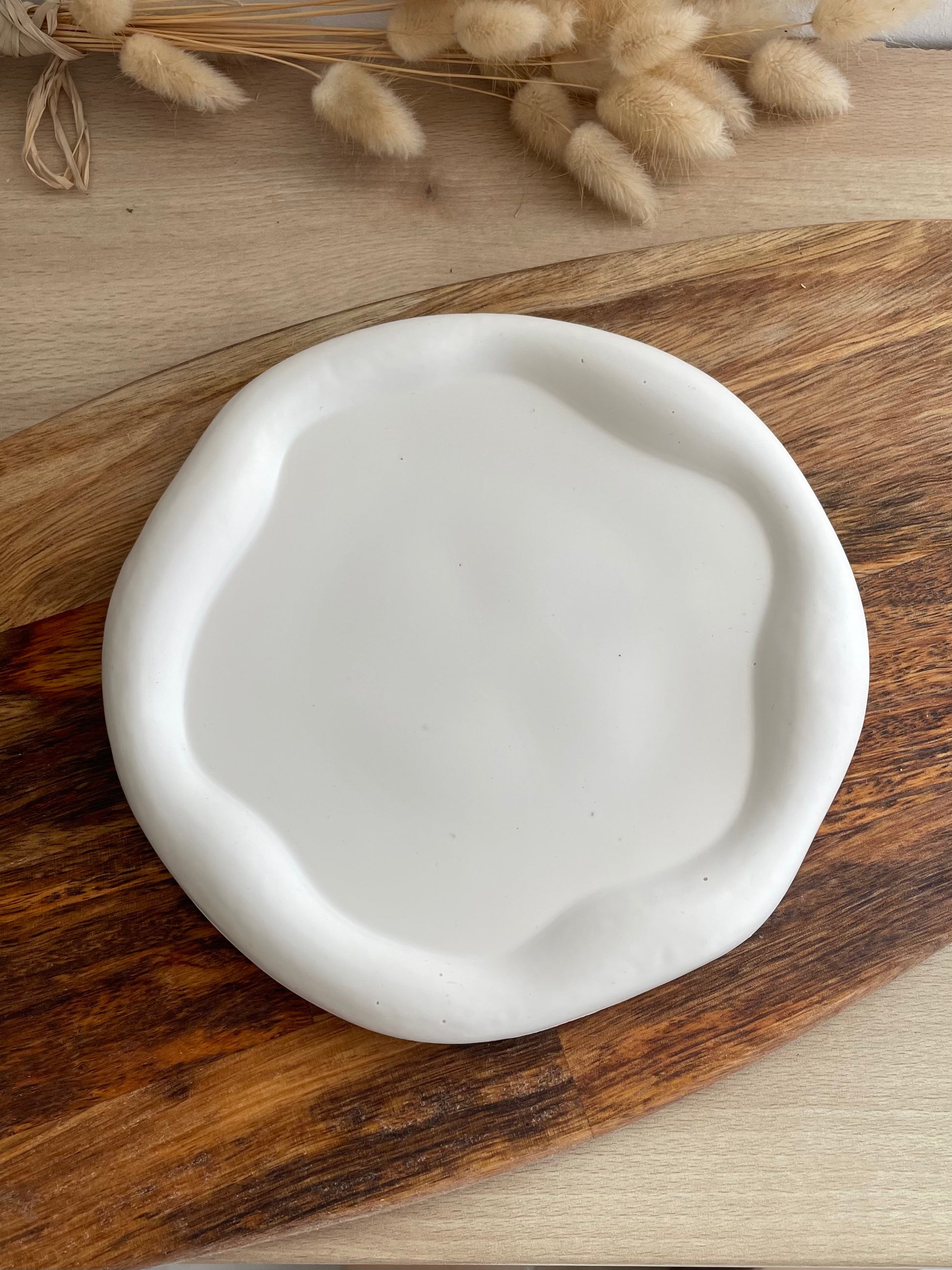 Plateau decoratif vide poche decoration interieure fait main artisanal en jesmonite pose bougie