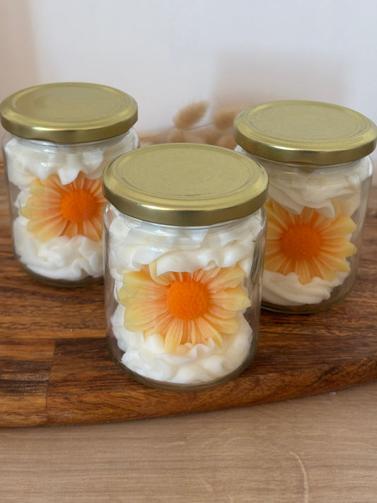 Bougie chantilly fleur marguerite senteur citron meringué